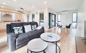 Nearly New 3Bed Townhouse 3Km To Cbd